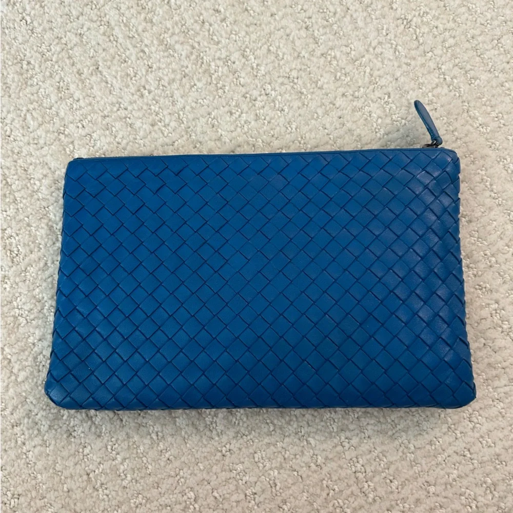 Bottega Veneta Blue Leather Zippy Pouch - Picture 9 of 14